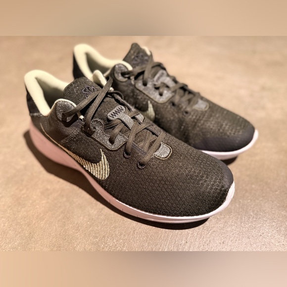 Nike Other - Nike Mens Flex Experience Run 11 Training Shoe Dark Green/white 11.5 Gently-Used
